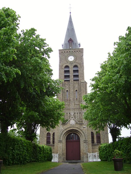 église St Wandrille Drincham.jpg