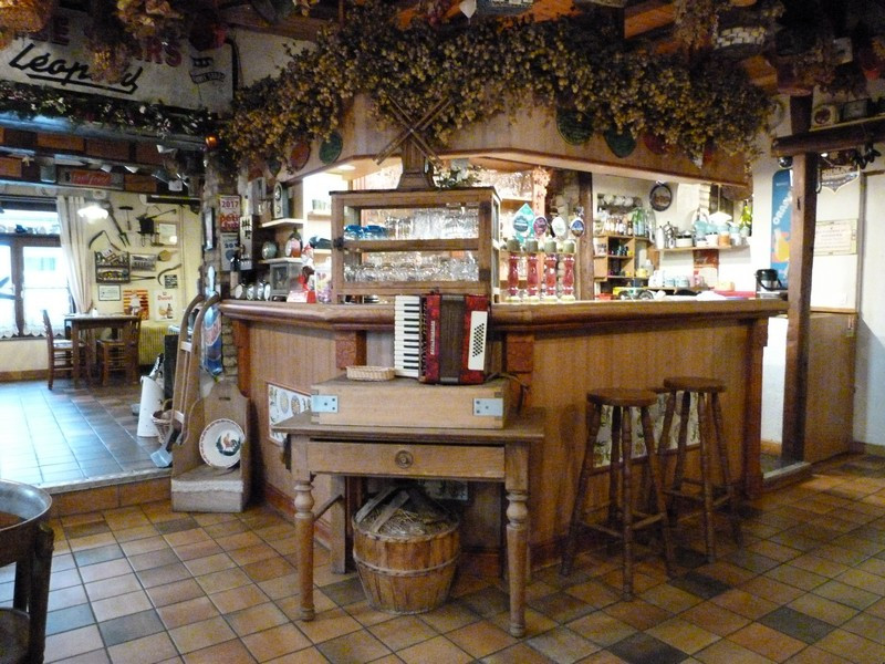 Taverne_du_Westhoek_OTI_2018 bar.JPG